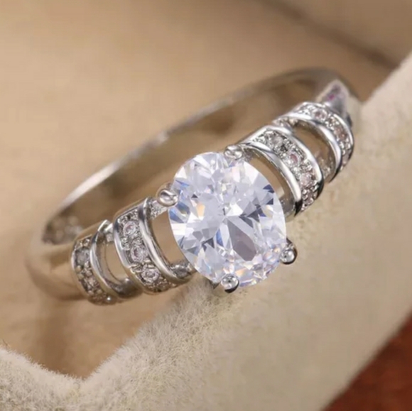 Jewelry - New Silver Oval Cut Engagement Ring